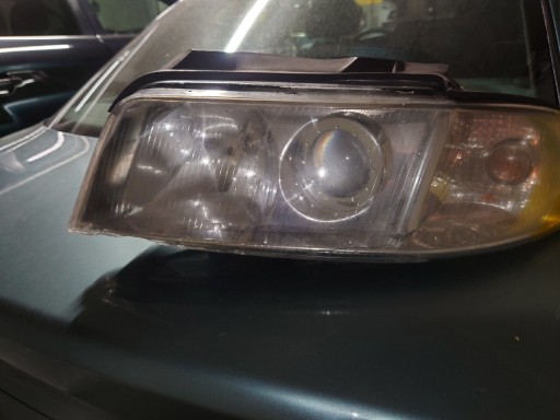 Zdjęcie oferty: Lampa lewa przód audi a4 b5 Xenon 