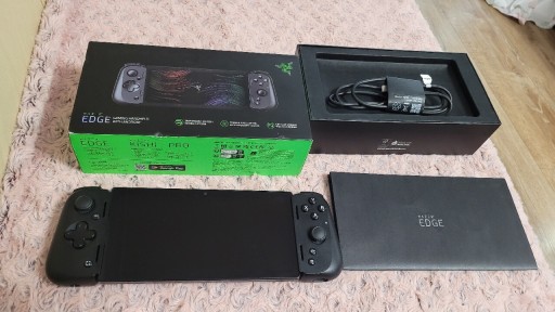 Zdjęcie oferty: Razer Edge wraz z kontrolerem  amoled 6,8 cala 144hz do gier 