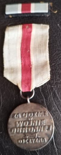 Zdjęcie oferty: Medal Za udział w wojnie obronnej 1939+baretka