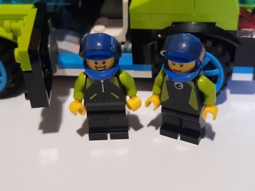 Zdjęcie oferty: Lego 31074 Rocket Rally Car + figurki