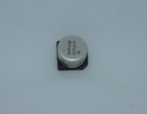 Zdjęcie oferty: Kondensator bipolarny SMD 22uF 35V nichicon 2szt