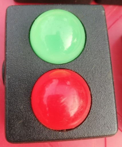 Zdjęcie oferty: Kontrolki LED zielony czerwony duże w obudowie