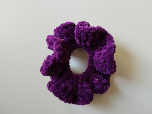 Zdjęcie oferty: Velvet Scrunchie fioletowa błyszcząca 10cm