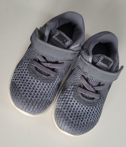 Zdjęcie oferty: Sneakersy dziecięce Nike buciki r. 23,5 