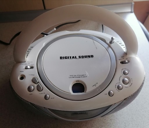 Zdjęcie oferty: Fajny Boombox Radio z CD MP3 i USB 