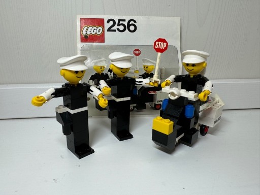 Zdjęcie oferty: LEGO classic; 256 Police Officers and Motorcycle