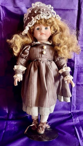 Zdjęcie oferty: Porcelanowa lalka kolekcjonerska