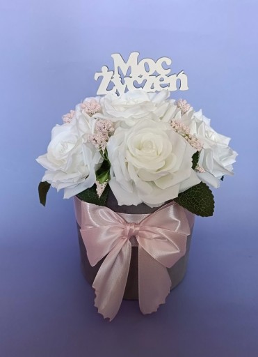 Zdjęcie oferty: Flower box z białymi różami 