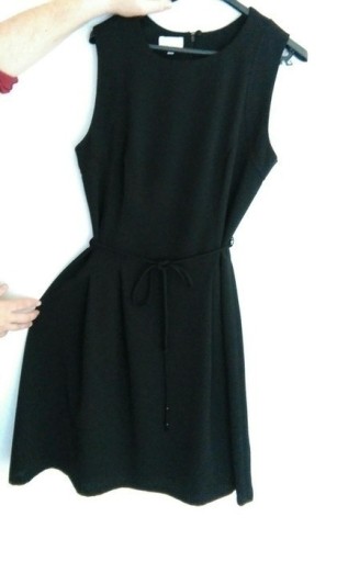 Zdjęcie oferty: Czarna elegancka sukienka bez rękawów