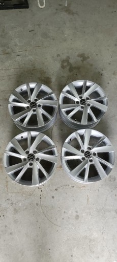 Zdjęcie oferty: Felgi 17' VW Golf Passat ET46 5H0071497