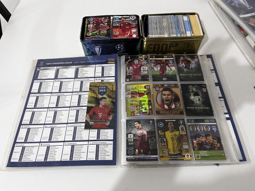 Zdjęcie oferty: Karty piłkarskie kolekcjonerskie 6000kartFIFA/UEFA