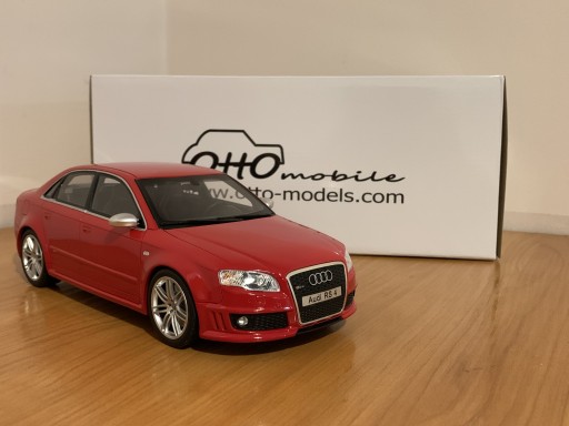 otto mobile アウディRS4 (B7) 42FSI 1/18 ミニカー 暑く AUDI 赤