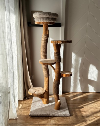 Zdjęcie oferty: Wysoki drapak dla kota z siedziskiem 142 cm