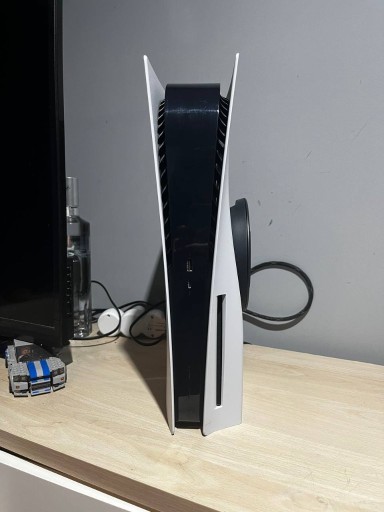 Zdjęcie oferty: PS5 z napędem, pad i 3 gry