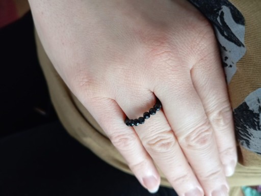Zdjęcie oferty: Nowy pierścionek koraliki czarne