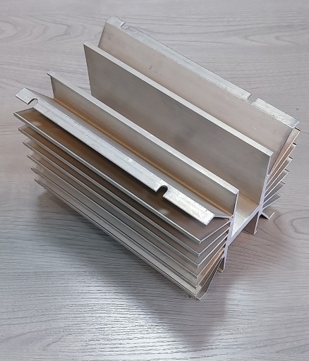 Zdjęcie oferty: Olbrzymi radiator aluminiowy RT 230g UNITRA