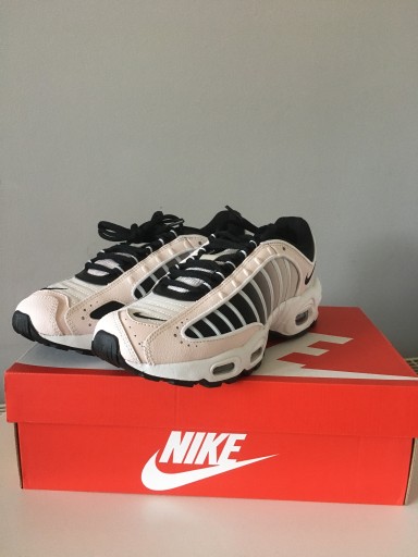 Zdjęcie oferty: Buty Nike Air Max TAILWIND IV 