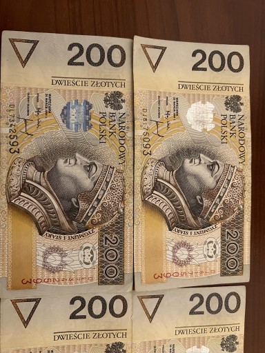 Zdjęcie oferty: Banknoty 200 rosnąca czcionka