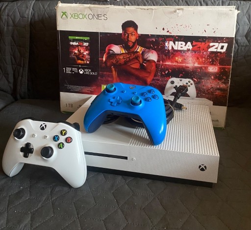 Zdjęcie oferty: Xbox one s 1TB + 2 pady