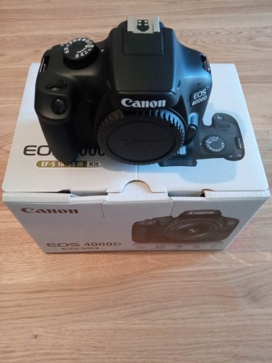 Zdjęcie oferty: Canon EOS 4000D czarny + EF-S 18-55mm III Kit