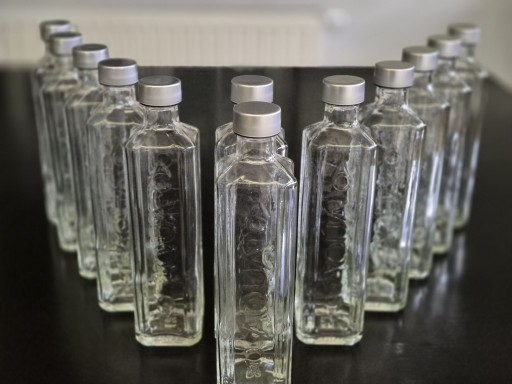 Zdjęcie oferty: Butelki na nalewkę, soki itp. 36 SZTUK Pojemność 0,35 L Kwadratowe