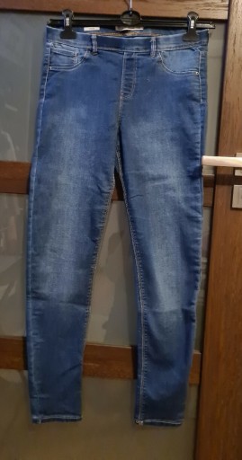 Zdjęcie oferty: Jeansy Bershka L