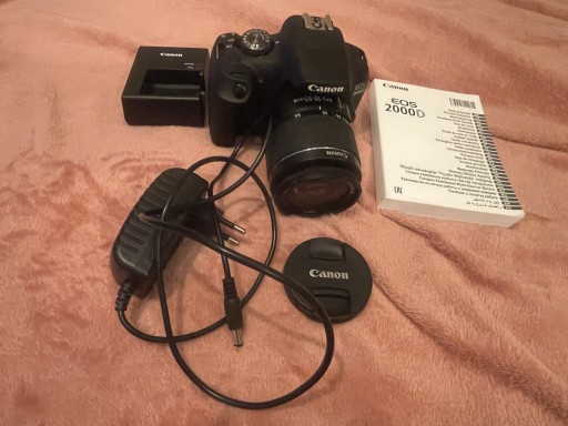 Zdjęcie oferty: Aparat CANON EOS 2000D Czarny + Obiektyw 