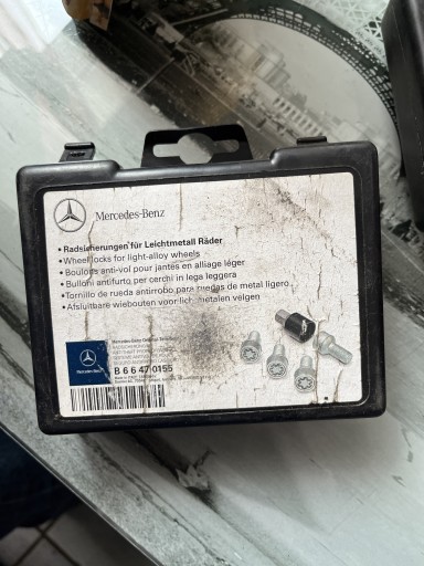 Zdjęcie oferty: Śruby do kół antykradzieżowe Mercedes