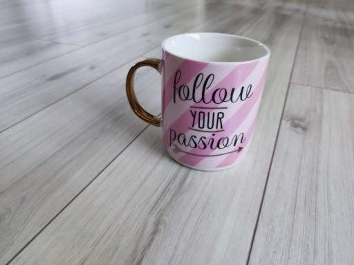 Zdjęcie oferty: Kubek PAPERDOT z napisem follow your passion 