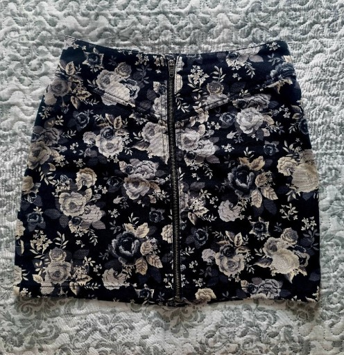 Zdjęcie oferty: Spódnica mini h&m 38 M z zamkiem szara w kwiaty 