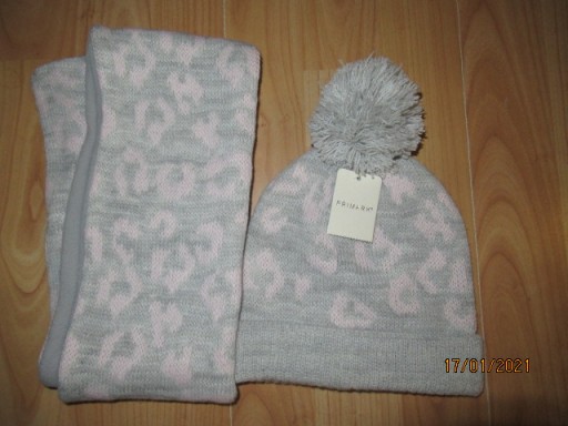 Zdjęcie oferty: Szalik i czapka zimowa dziewczęca (19cm na płasko)