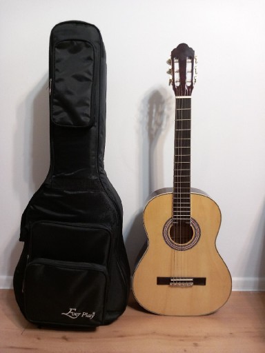 Zdjęcie oferty: Gitara klasyczna + pokrowiec