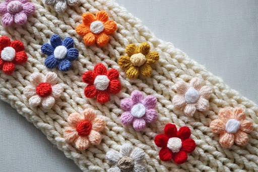 Zdjęcie oferty: Kwiatki na szydełku z włóczki 3D na sweter, czapkę