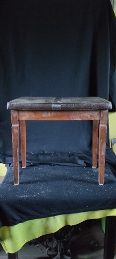 Zdjęcie oferty: Stary stołek,taboret,krzesło do pianina schowniekm
