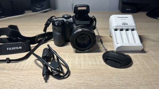 Zdjęcie oferty: Aparat cyfrowy Fujifilm FinePix S4700 czarny 