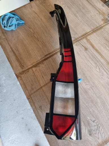 Zdjęcie oferty: Lampa tylna prawa volskawegn caddy 2k7