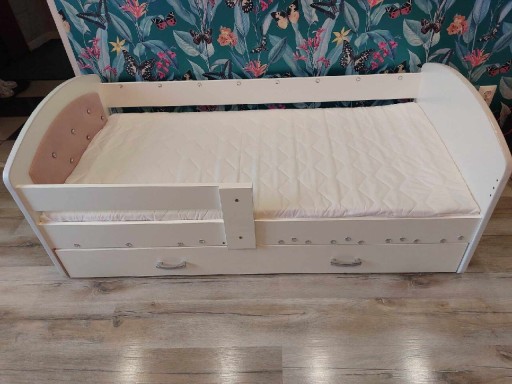 Zdjęcie oferty: Łóżko z materacem dla Dziewczynki 