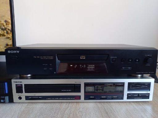 Zdjęcie oferty: Odtwarzacz cd Sony CDP-XE370 + pilot 