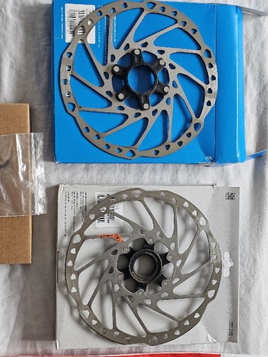 Zdjęcie oferty: 2x tarcze i klocki hamulcowe Shimano do ebike (203)