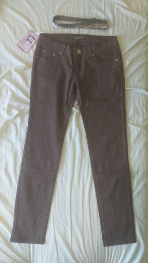 Zdjęcie oferty: Brązowe spodnie damskie + pasek, rozmiar M/L, NOWE