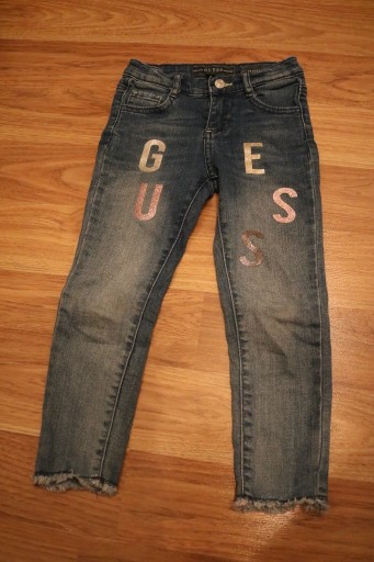 Zdjęcie oferty: Spodnie Guess lat 4