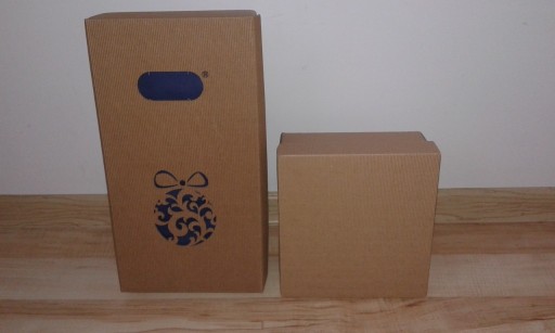 Zdjęcie oferty: dwa pudełka prezentowe z tektury falistej