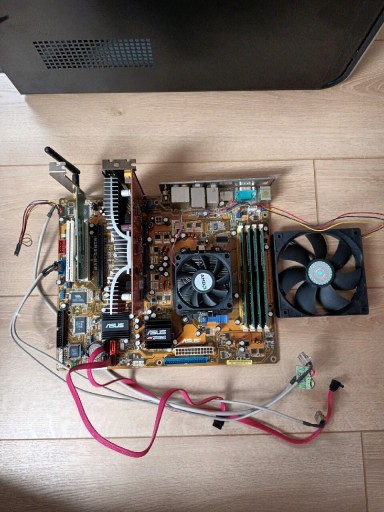 Zdjęcie oferty: Płyta główna Asus M2R32-MVP AMD 2.51 GHz Radeon HD