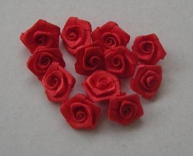 Zdjęcie oferty: Czerwone różyczki satynowe atłas 13mm 10szt-3,2zł