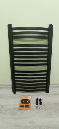 Zdjęcie oferty: Grzejnik łazienkowy czarny 477w 58x95 przyłącz 50