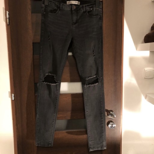 Zdjęcie oferty: Czarne spodnie jeansowe z dziurami Denim CO [38]
