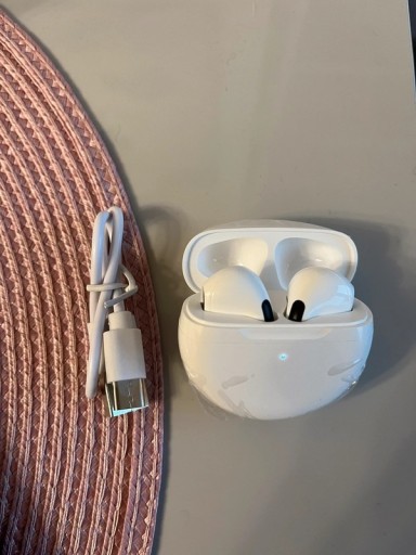 Zdjęcie oferty: słuchawki białe douszne bezprzewodowe