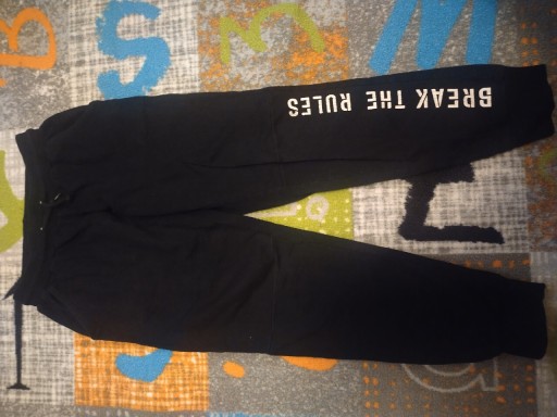 Zdjęcie oferty: Spodnie dresowe 152-158 cm Break the rules czarne