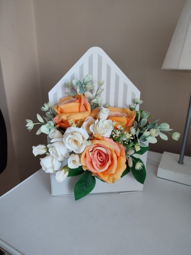 Zdjęcie oferty: Flower box koperta na prezent kwiaty sztuczne 