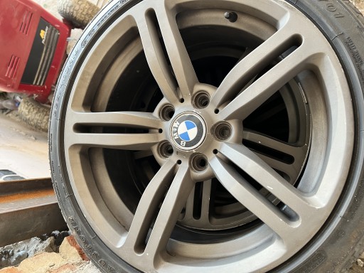 Zdjęcie oferty: Felgi BMW 18 cali z oponami